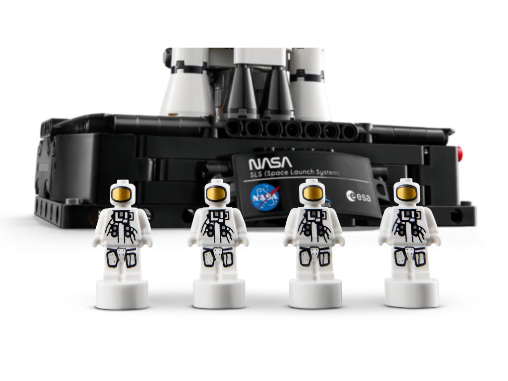 42221 LEGO Technic Ракета-носитель NASA Artemis Space Launch System