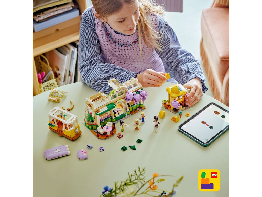 42671 LEGO Friends Кофейня с растениями и цветочный магазин