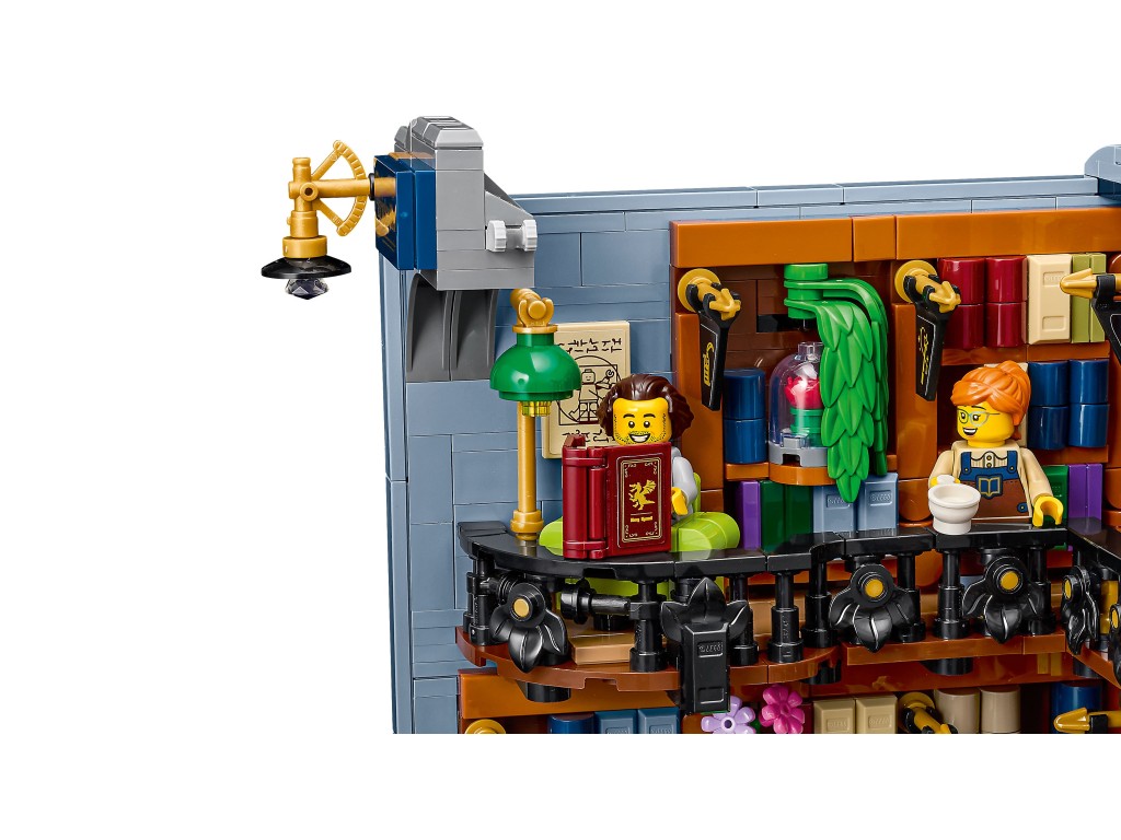 11379 LEGO ICONS Книжный уголок: Книжный магазин