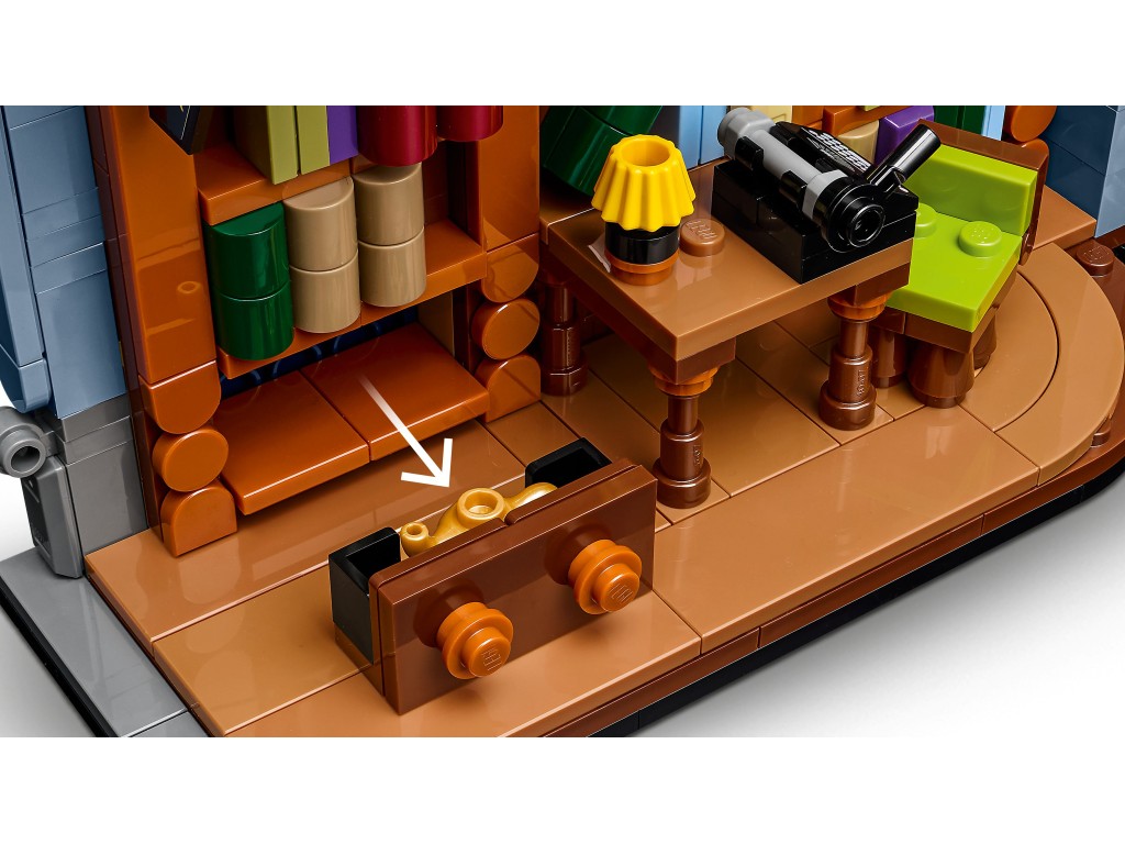 11379 LEGO ICONS Книжный уголок: Книжный магазин