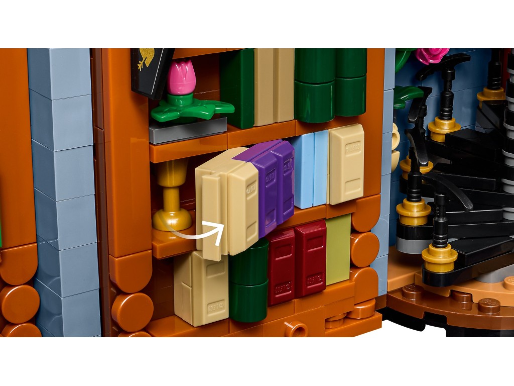 11379 LEGO ICONS Книжный уголок: Книжный магазин