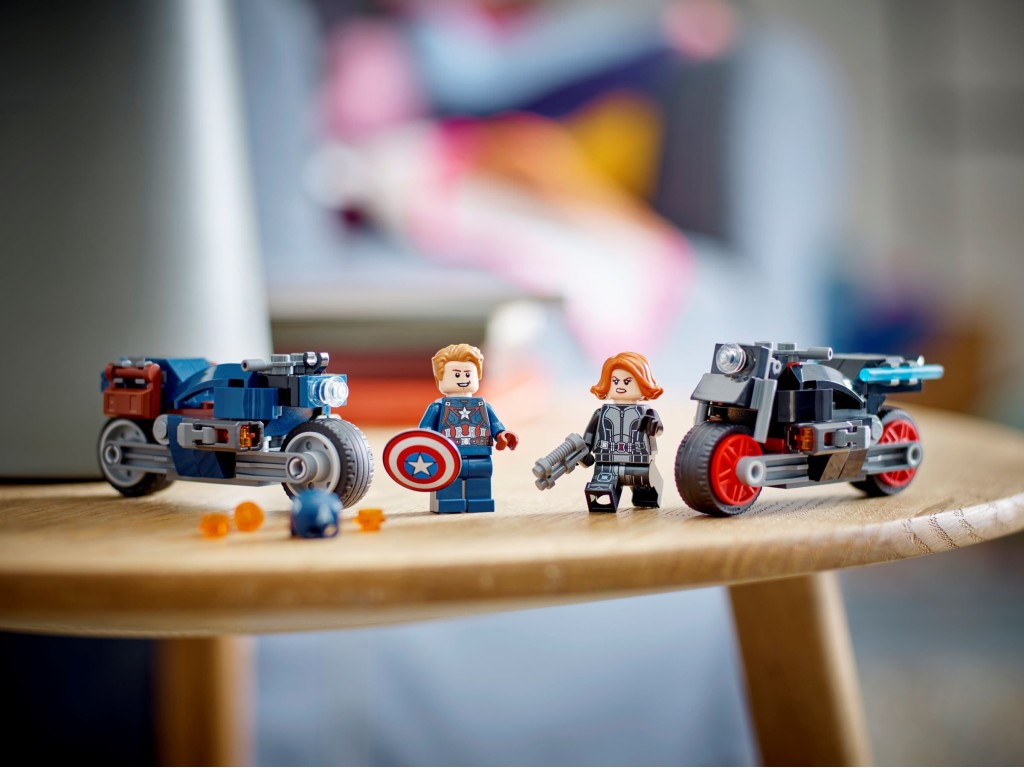 76260 LEGO Marvel Черная вдова и Капитан Америка на мотоциклах