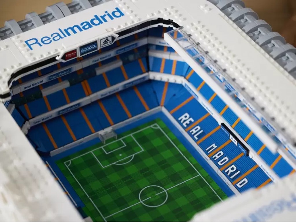 LEGO Creator 10299 «Сантьяго Бернабеу» — стадион ФК «Реал Мадрид»