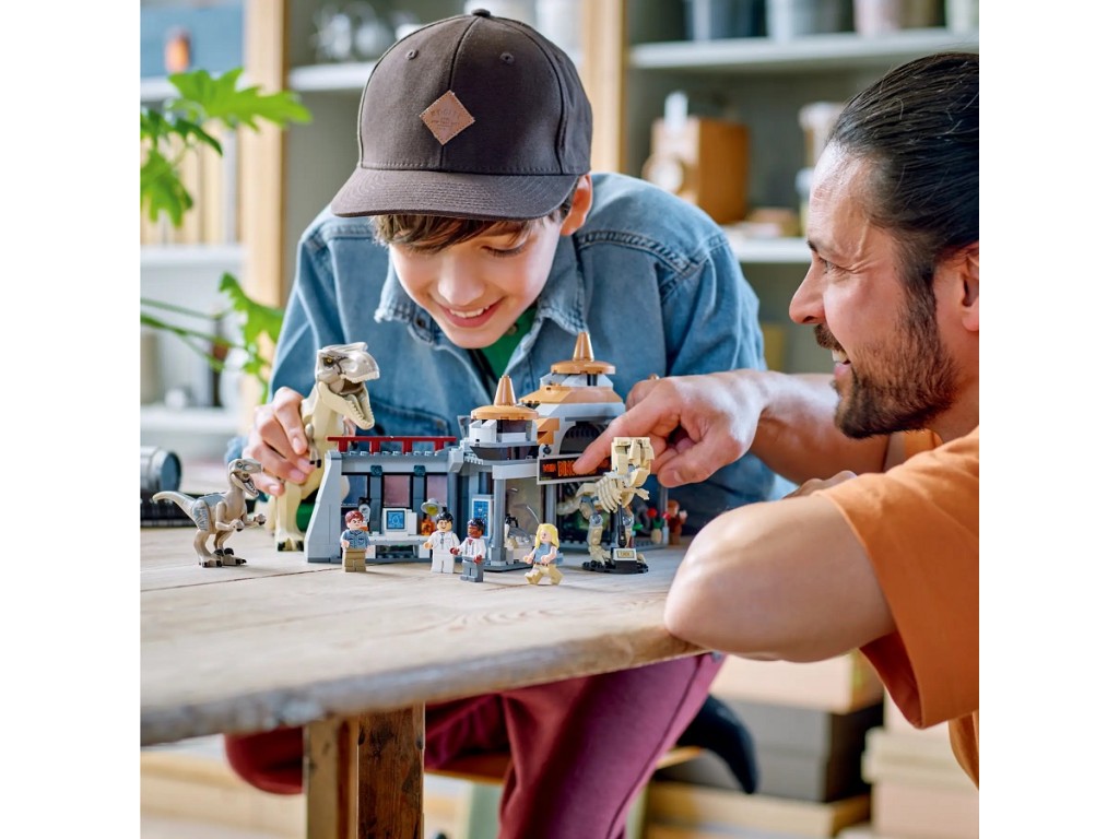 Конструктор LEGO Jurassic World 76961 Центр для посетителей: нападение тираннозавра и хищника