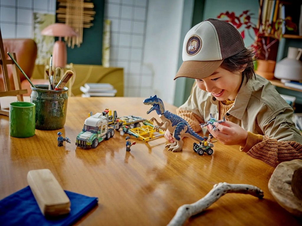 Конструктор LEGO Jurassic World 76966 Грузовик для перевозки аллозавра