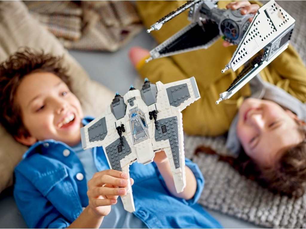 LEGO Star Wars 75348 Мандалорский истребитель против Перехватчика TIE