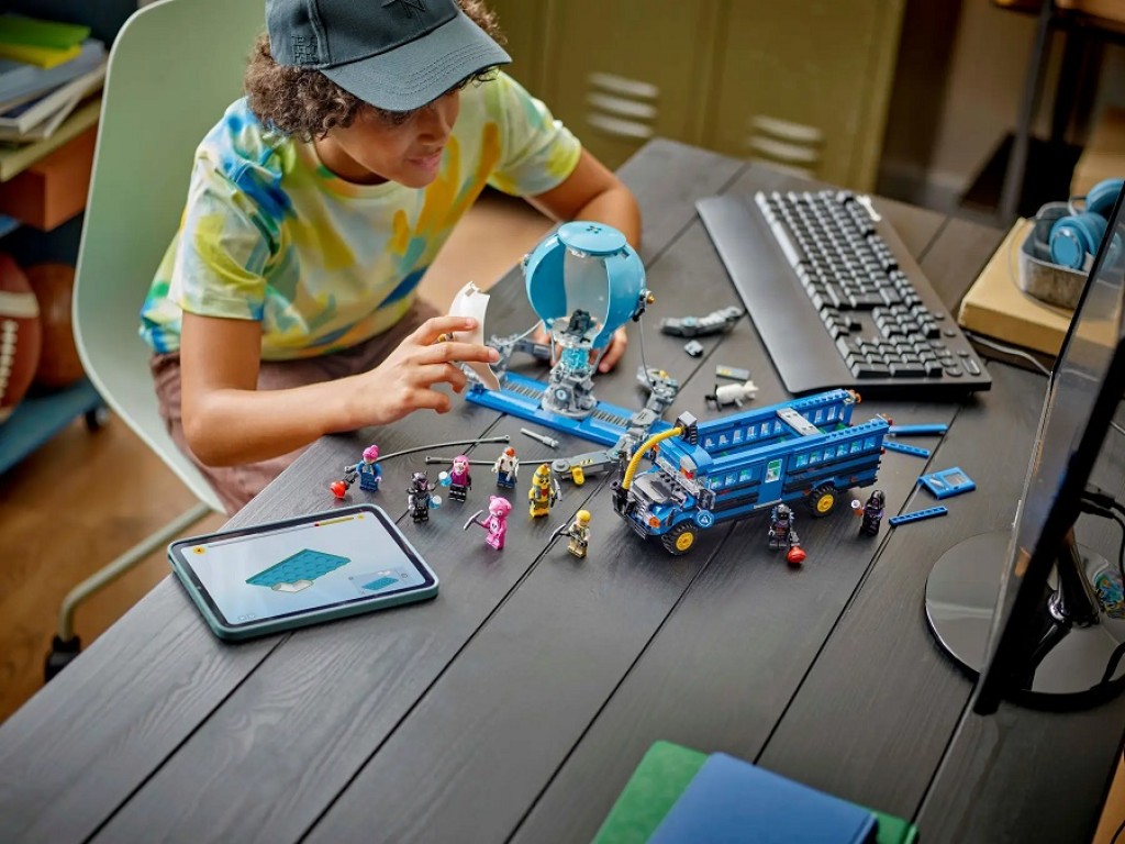 77073 Lego Fortnite Боевой автобус
