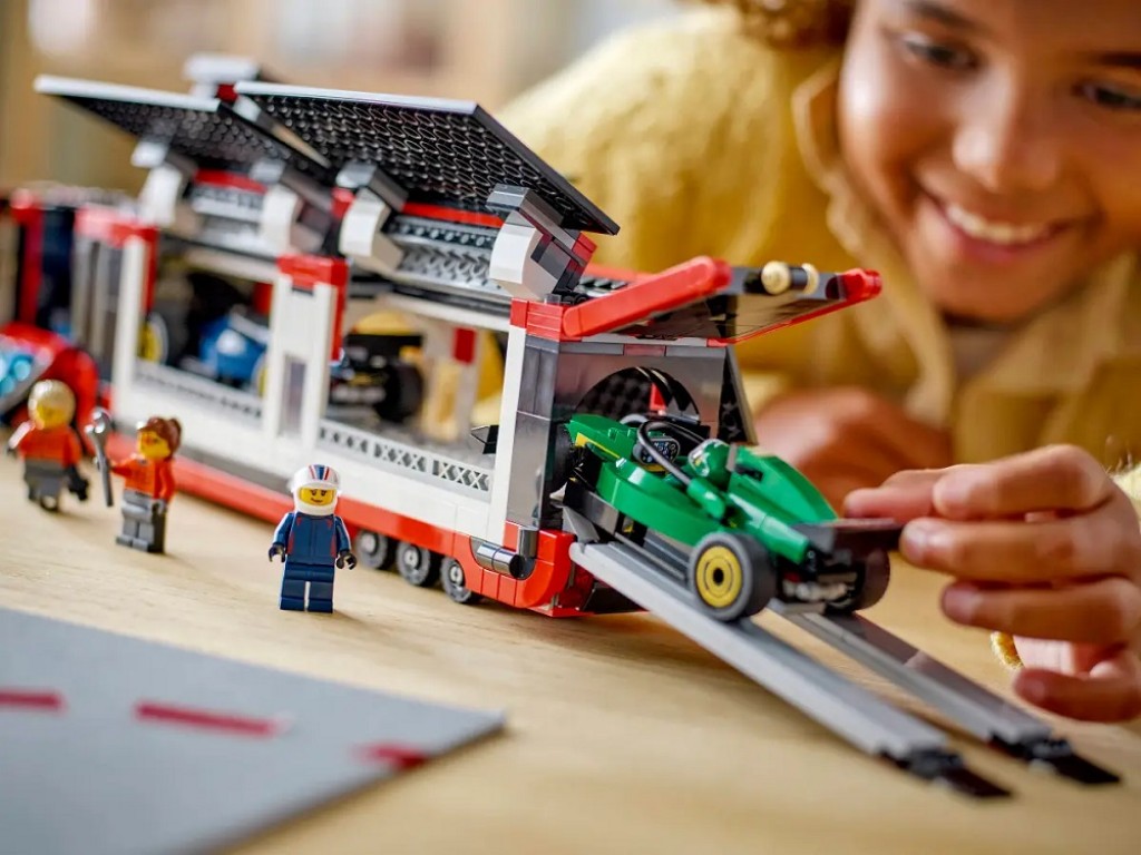 LEGO City 60445 Грузовик F1 с гоночными автомобилями RB20 и AMR24 F1
