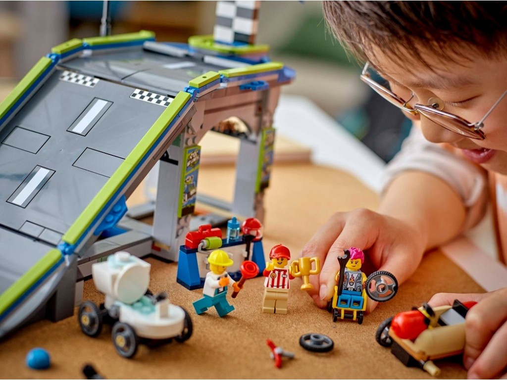LEGO City 60460 Без ограничений: трасса с рампами для гоночных автомобилей