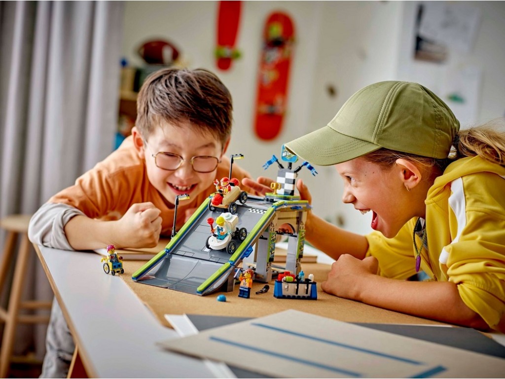 LEGO City 60460 Без ограничений: трасса с рампами для гоночных автомобилей