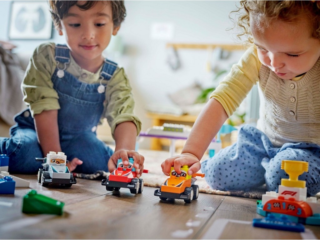 LEGO Duplo 10445 Болиды и гонщики команд Формулы 1