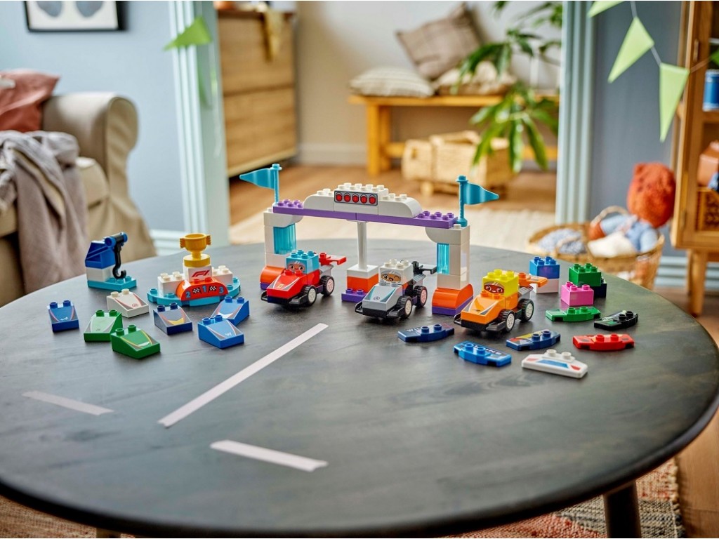 LEGO Duplo 10445 Болиды и гонщики команд Формулы 1