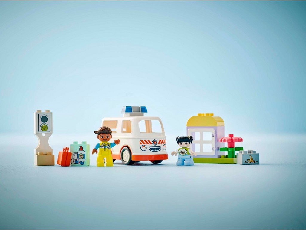 LEGO Duplo 10447 Скорая помощь и водитель