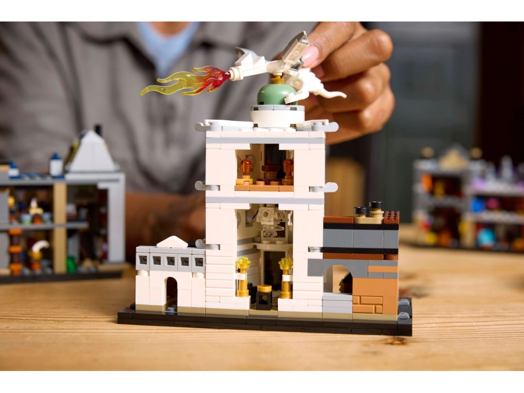 LEGO Harry Potter 76444 Косой переулок: Волшебные магазины