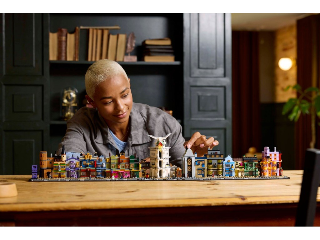 LEGO Harry Potter 76444 Косой переулок: Волшебные магазины