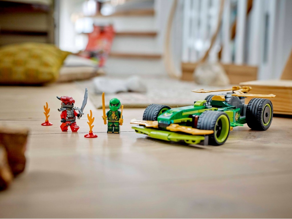 LEGO Ninjago 71828 Гоночный автомобиль Ллойда с инерционным двигателем