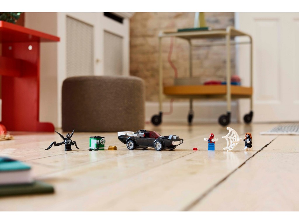 LEGO Super Heroes 76309 Человек-паук против Венома на маслкаре