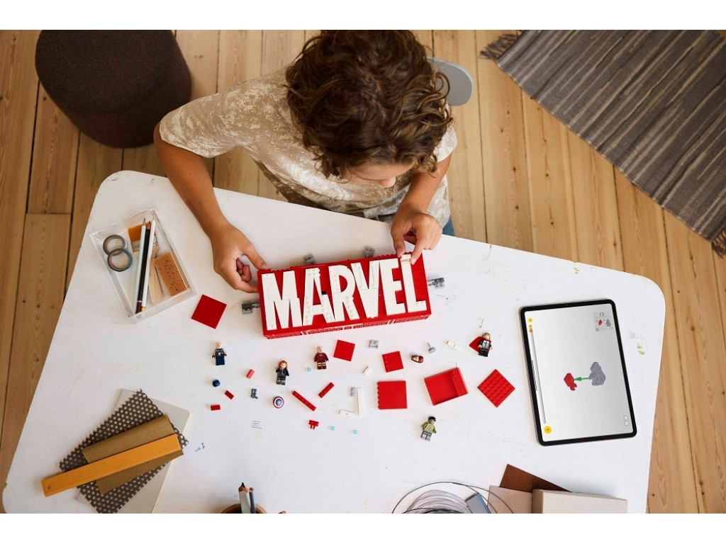 LEGO Super Heroes 76313 Логотип MARVEL с минифигурками
